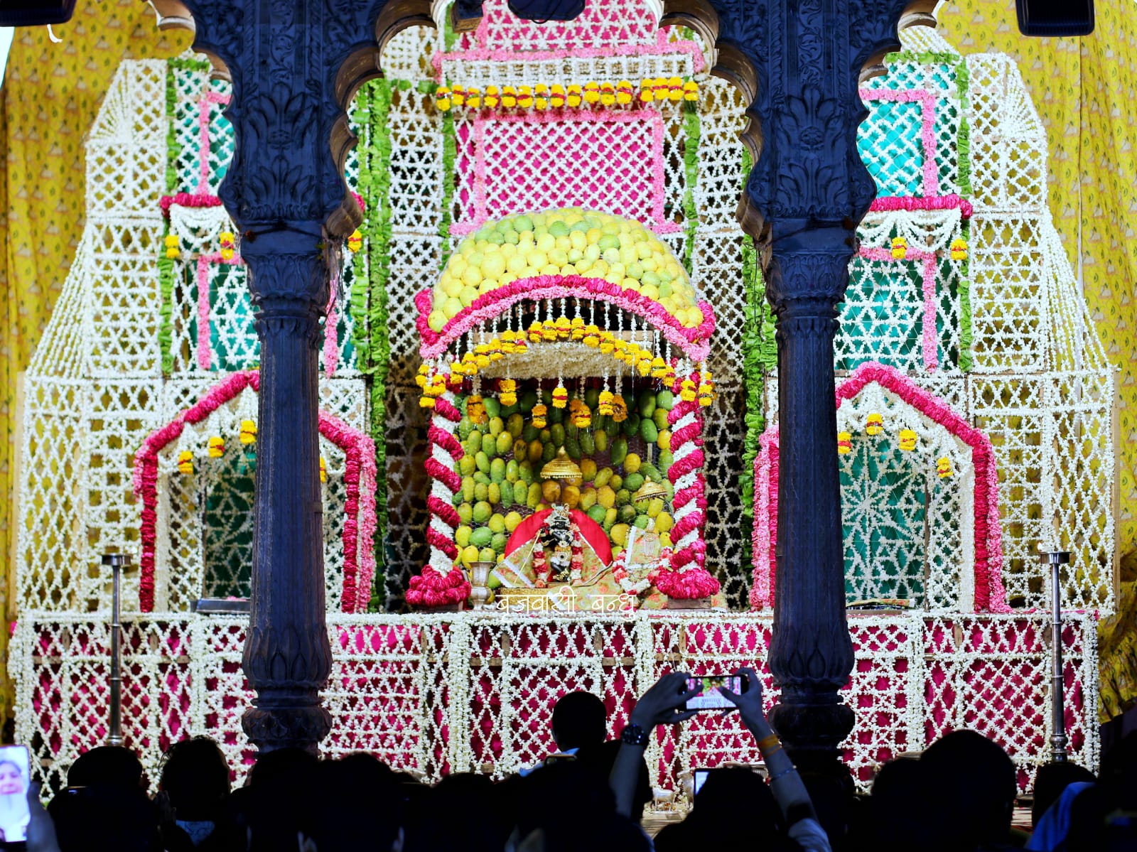 Shri Radha Raman Ji Temple Vrindavan – A Divine Experience in the Heart of Vrindavan